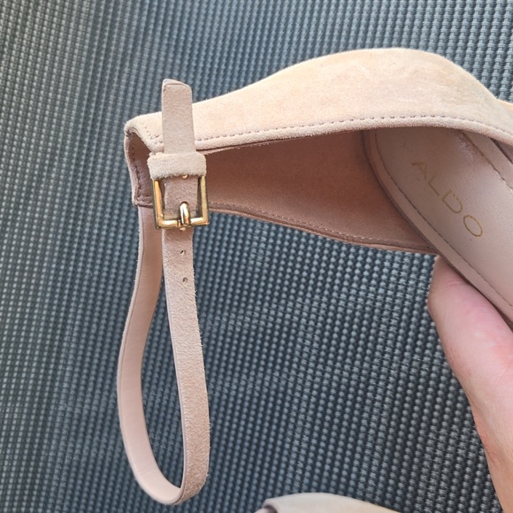 Size 10 - Aldo Strappy Sandals - Picture 6 of 9